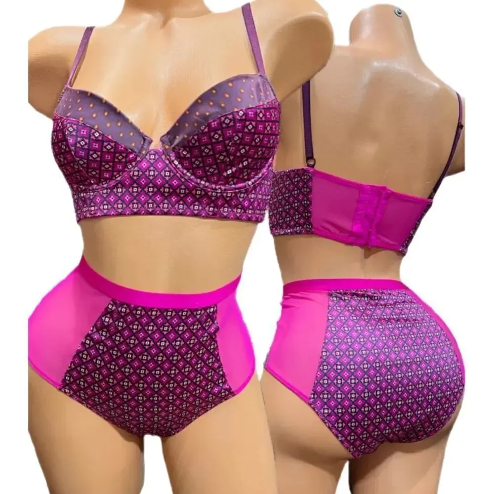 Victorias Secret FASHION SHOW Very Sexy Lined Demi Satin Bra & Cheeky panty set